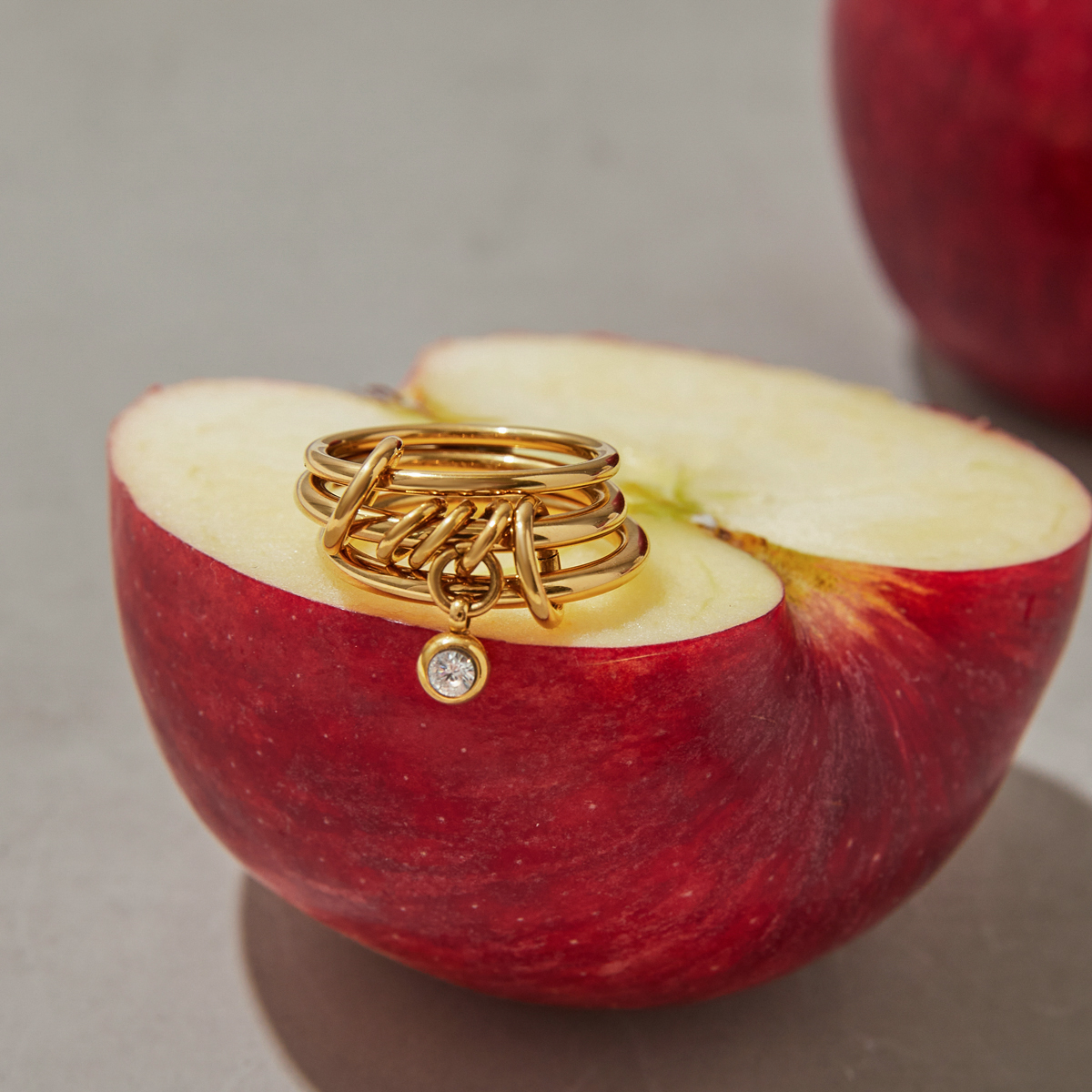 ELENYS Aria – prsten s hladkým povrchem a zirkonem